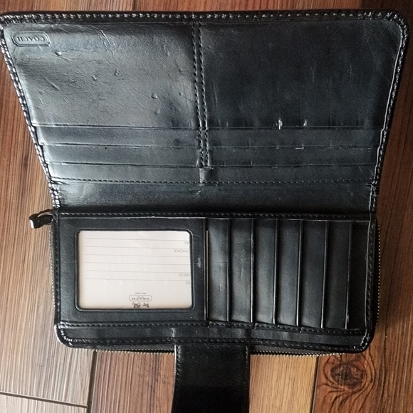 Coach Envelope Wallet - Picture 2 of 3